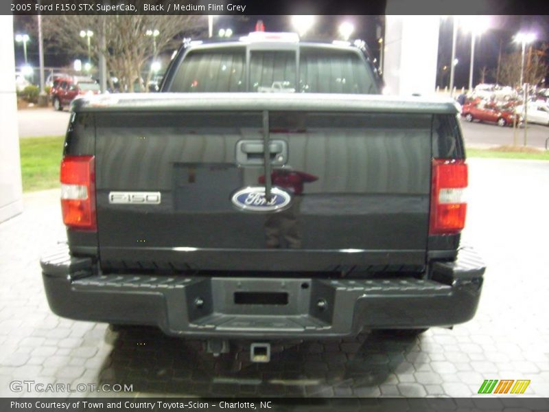 Black / Medium Flint Grey 2005 Ford F150 STX SuperCab