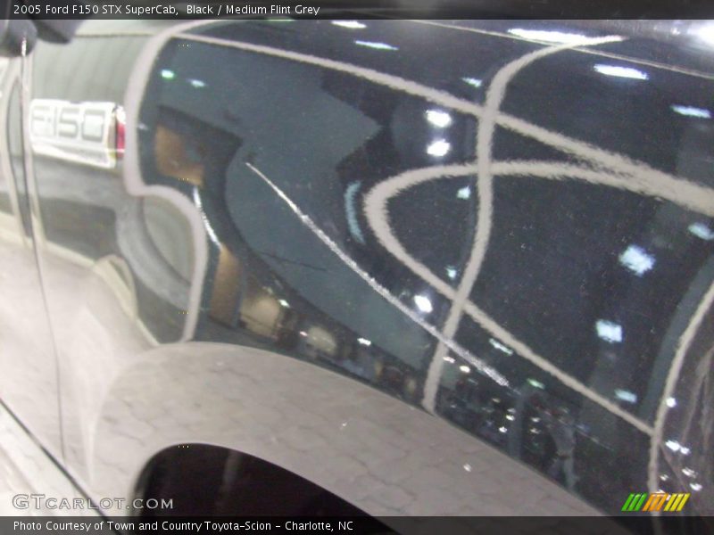 Black / Medium Flint Grey 2005 Ford F150 STX SuperCab