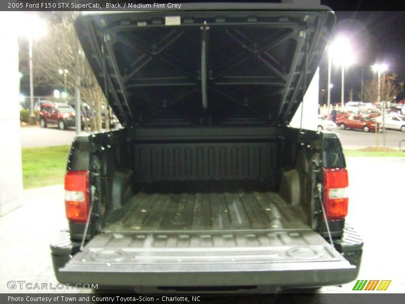 Black / Medium Flint Grey 2005 Ford F150 STX SuperCab