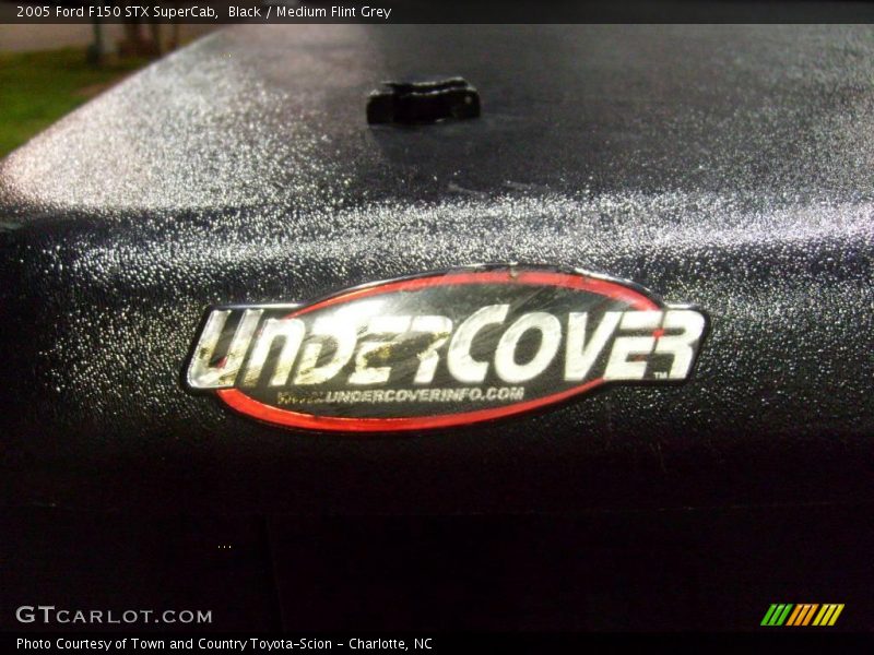 Black / Medium Flint Grey 2005 Ford F150 STX SuperCab