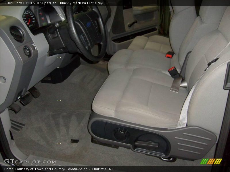 Black / Medium Flint Grey 2005 Ford F150 STX SuperCab