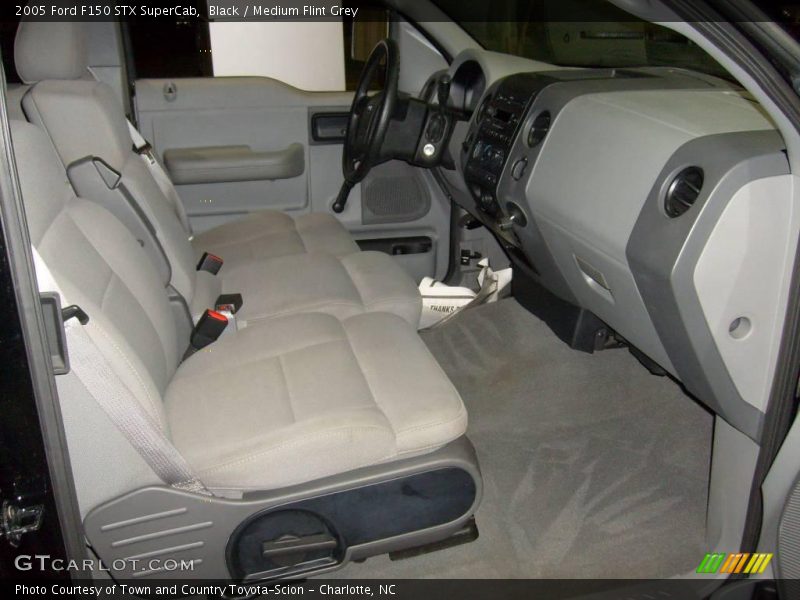 Black / Medium Flint Grey 2005 Ford F150 STX SuperCab