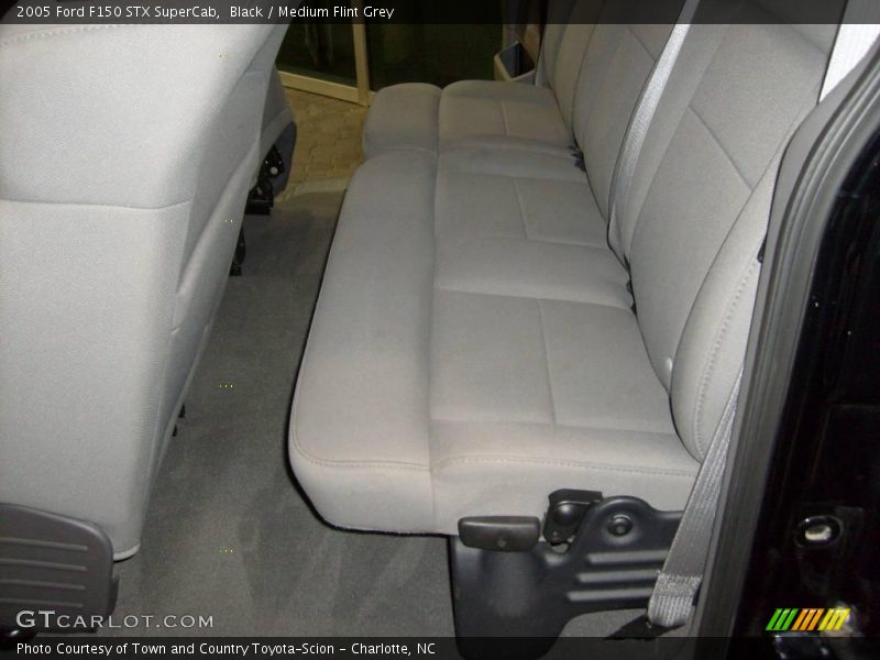 Black / Medium Flint Grey 2005 Ford F150 STX SuperCab