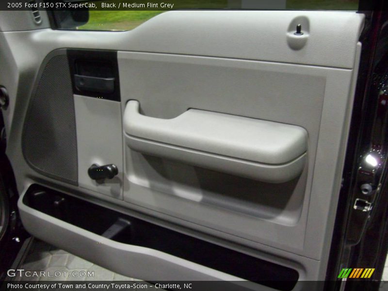 Black / Medium Flint Grey 2005 Ford F150 STX SuperCab