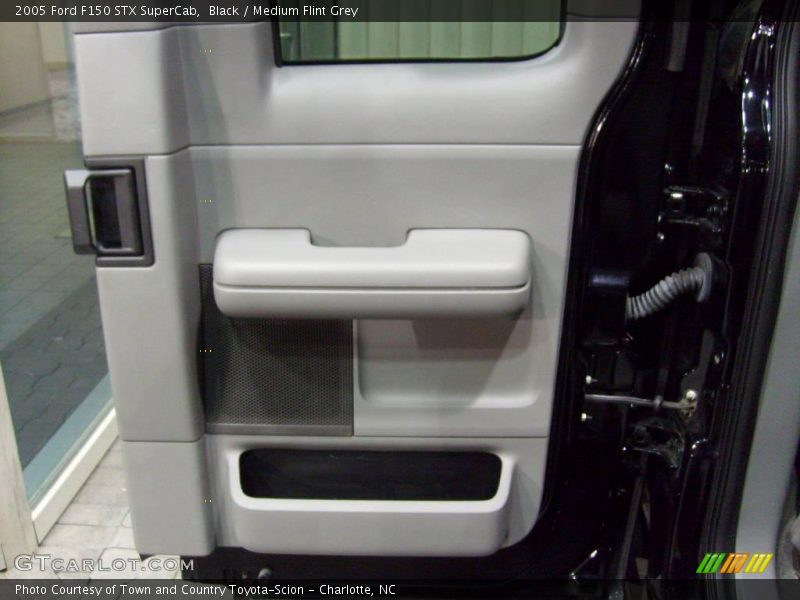 Black / Medium Flint Grey 2005 Ford F150 STX SuperCab