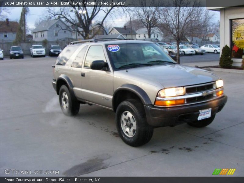 Light Pewter Metallic / Medium Gray 2004 Chevrolet Blazer LS 4x4
