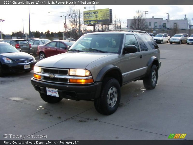 Light Pewter Metallic / Medium Gray 2004 Chevrolet Blazer LS 4x4