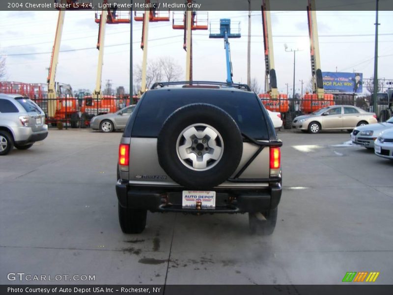 Light Pewter Metallic / Medium Gray 2004 Chevrolet Blazer LS 4x4
