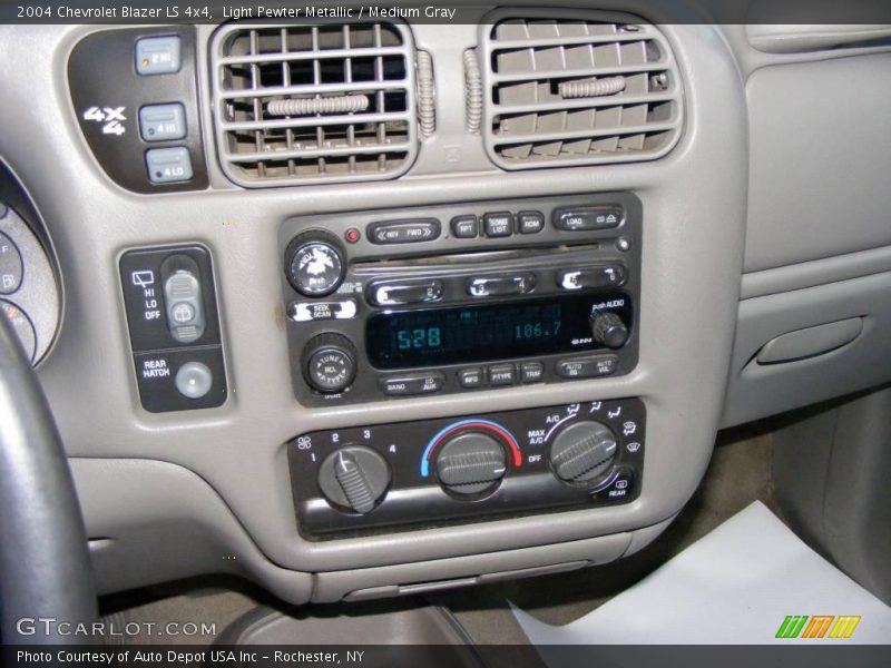 Light Pewter Metallic / Medium Gray 2004 Chevrolet Blazer LS 4x4