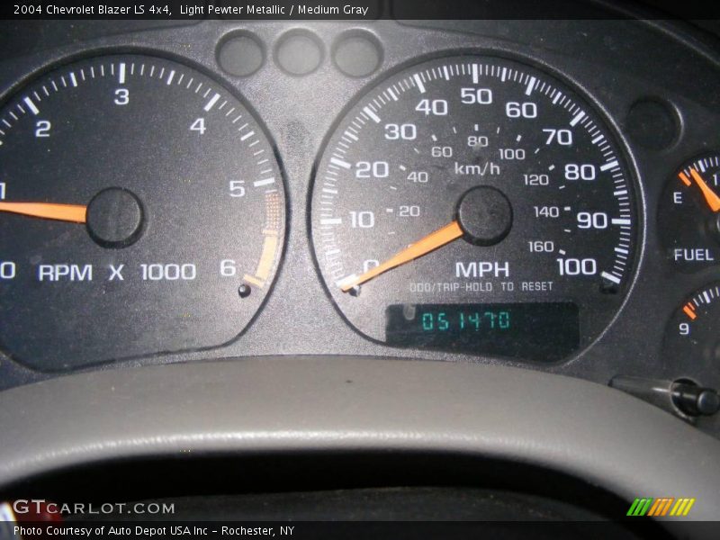 Light Pewter Metallic / Medium Gray 2004 Chevrolet Blazer LS 4x4