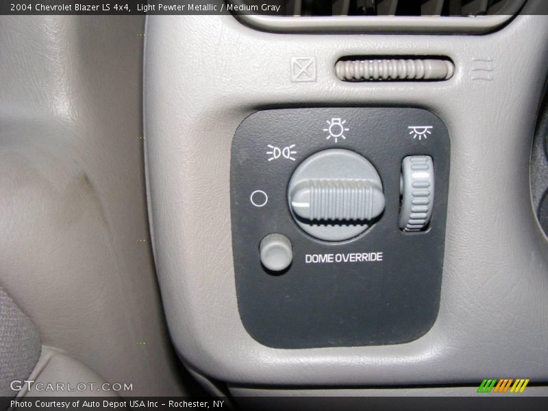 Light Pewter Metallic / Medium Gray 2004 Chevrolet Blazer LS 4x4