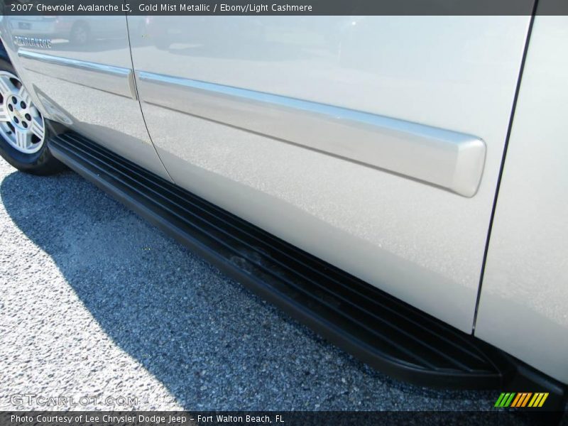 Gold Mist Metallic / Ebony/Light Cashmere 2007 Chevrolet Avalanche LS