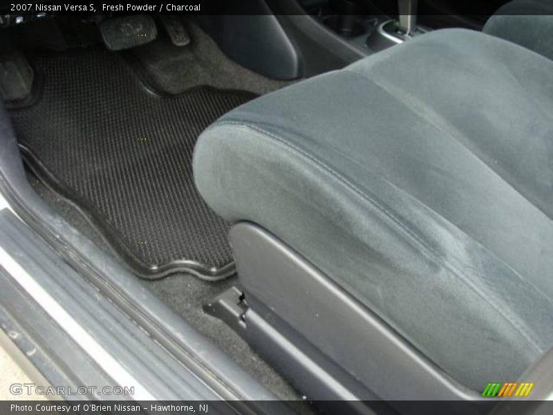 Fresh Powder / Charcoal 2007 Nissan Versa S