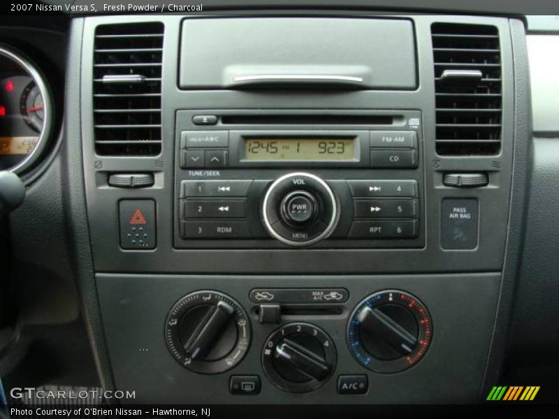 Fresh Powder / Charcoal 2007 Nissan Versa S