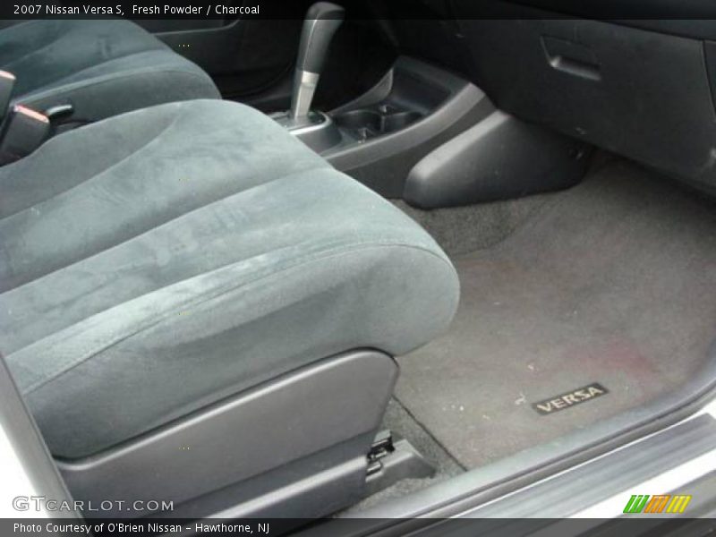 Fresh Powder / Charcoal 2007 Nissan Versa S