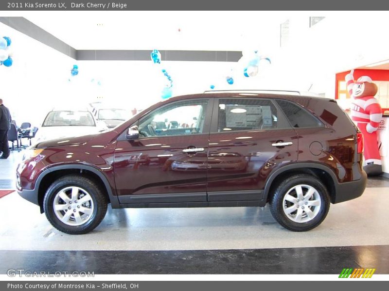 Dark Cherry / Beige 2011 Kia Sorento LX