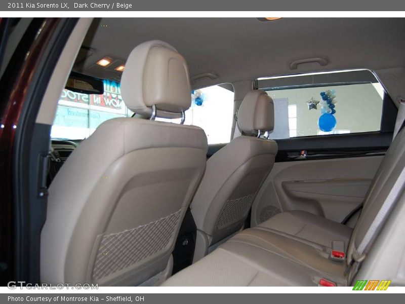 Dark Cherry / Beige 2011 Kia Sorento LX