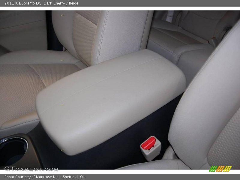 Dark Cherry / Beige 2011 Kia Sorento LX