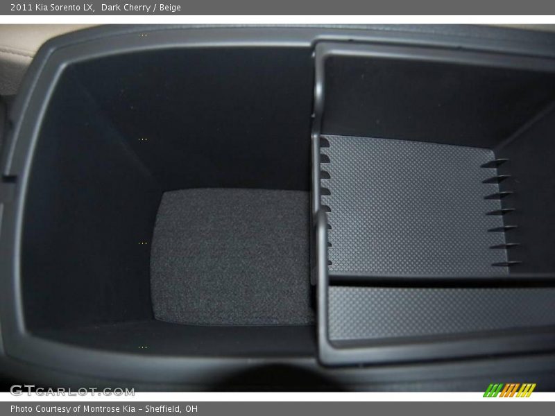 Dark Cherry / Beige 2011 Kia Sorento LX