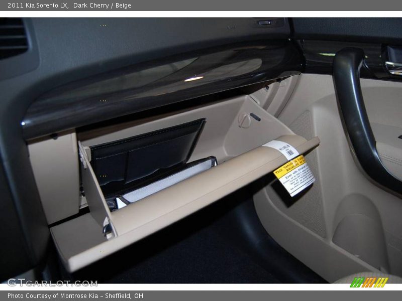 Dark Cherry / Beige 2011 Kia Sorento LX