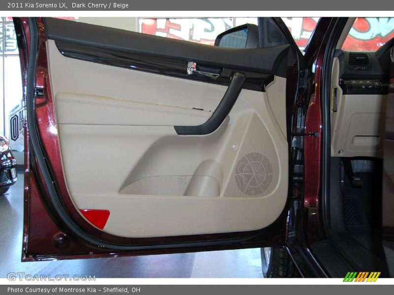 Dark Cherry / Beige 2011 Kia Sorento LX