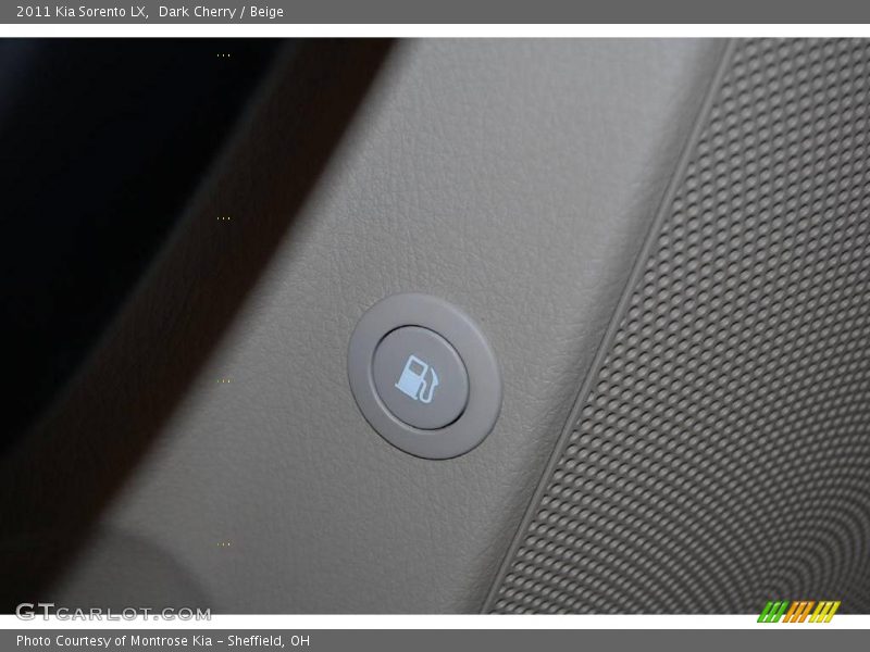 Dark Cherry / Beige 2011 Kia Sorento LX