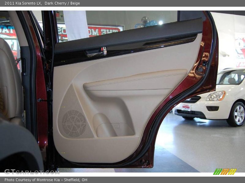 Dark Cherry / Beige 2011 Kia Sorento LX