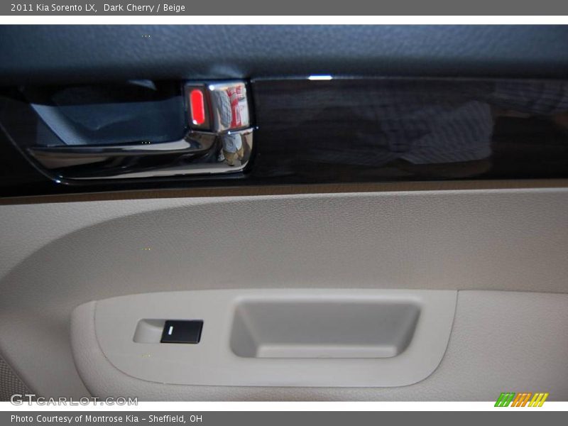Dark Cherry / Beige 2011 Kia Sorento LX