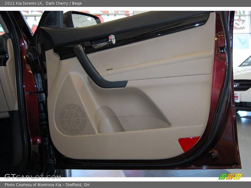 Dark Cherry / Beige 2011 Kia Sorento LX