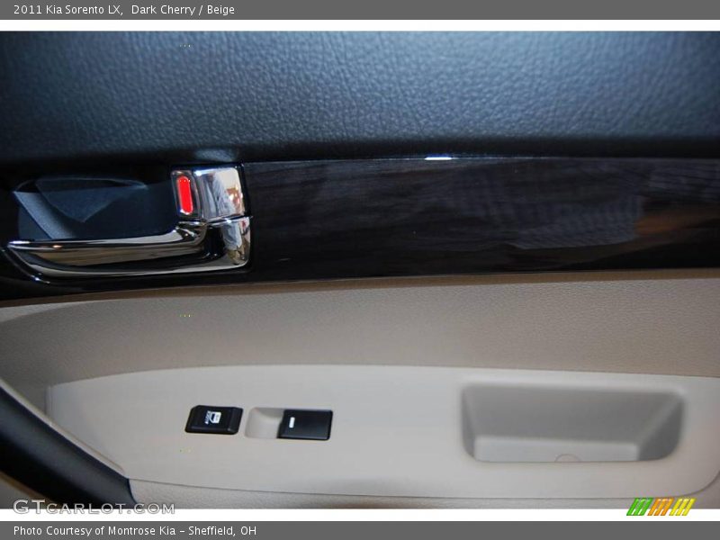 Dark Cherry / Beige 2011 Kia Sorento LX