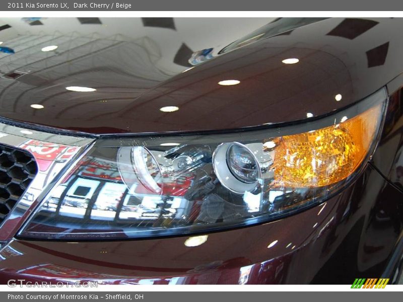 Dark Cherry / Beige 2011 Kia Sorento LX