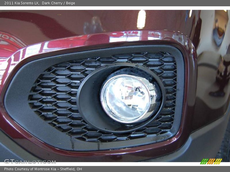 Dark Cherry / Beige 2011 Kia Sorento LX