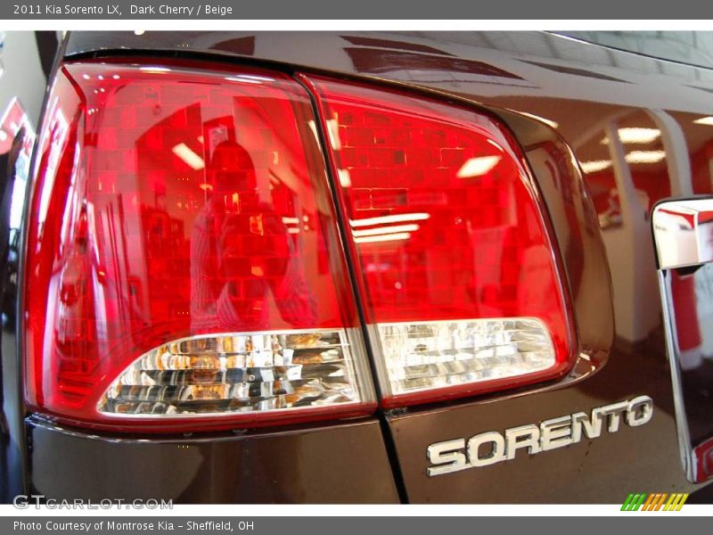 Dark Cherry / Beige 2011 Kia Sorento LX