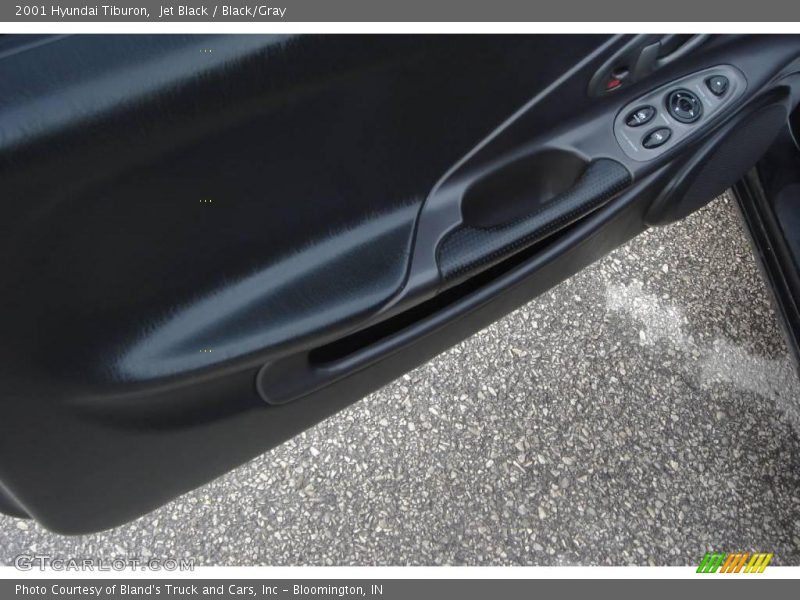 Jet Black / Black/Gray 2001 Hyundai Tiburon