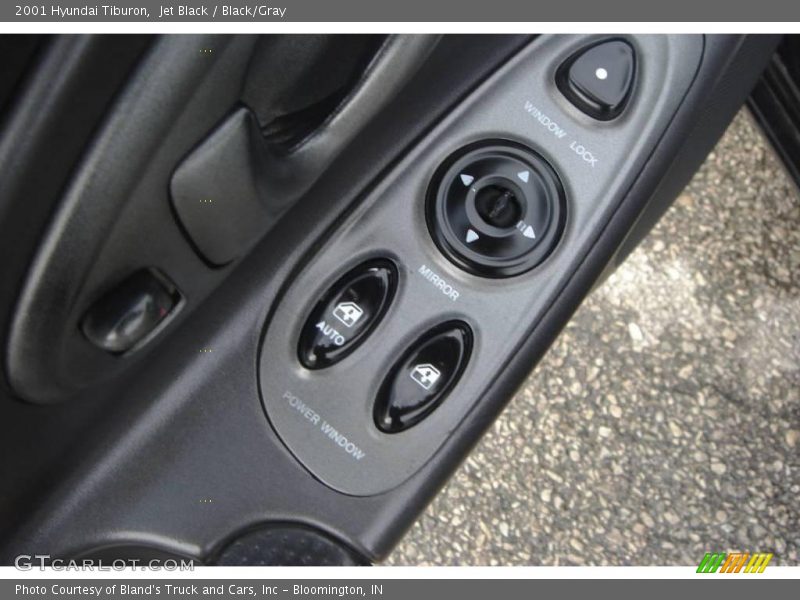 Jet Black / Black/Gray 2001 Hyundai Tiburon