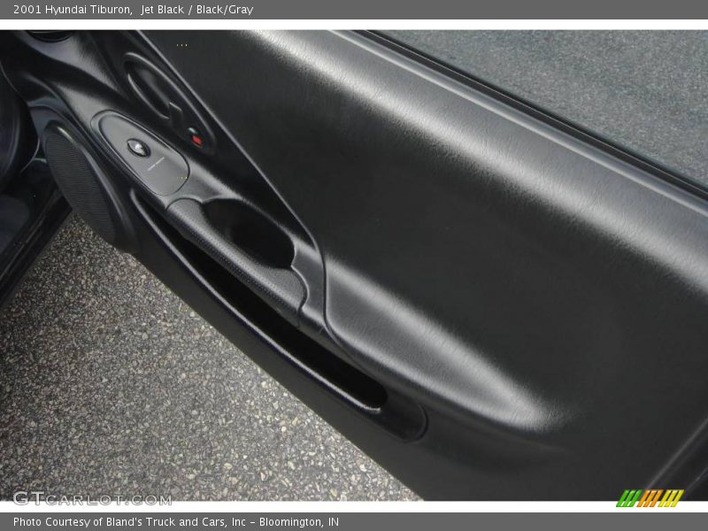 Jet Black / Black/Gray 2001 Hyundai Tiburon