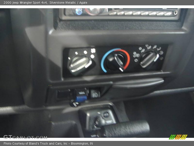 Silverstone Metallic / Agate 2000 Jeep Wrangler Sport 4x4