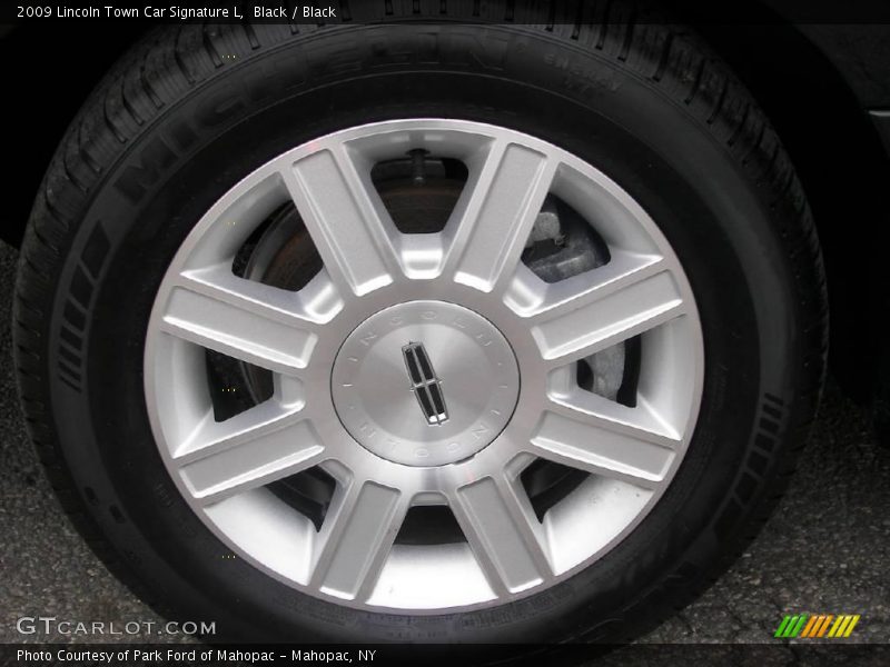 Black / Black 2009 Lincoln Town Car Signature L