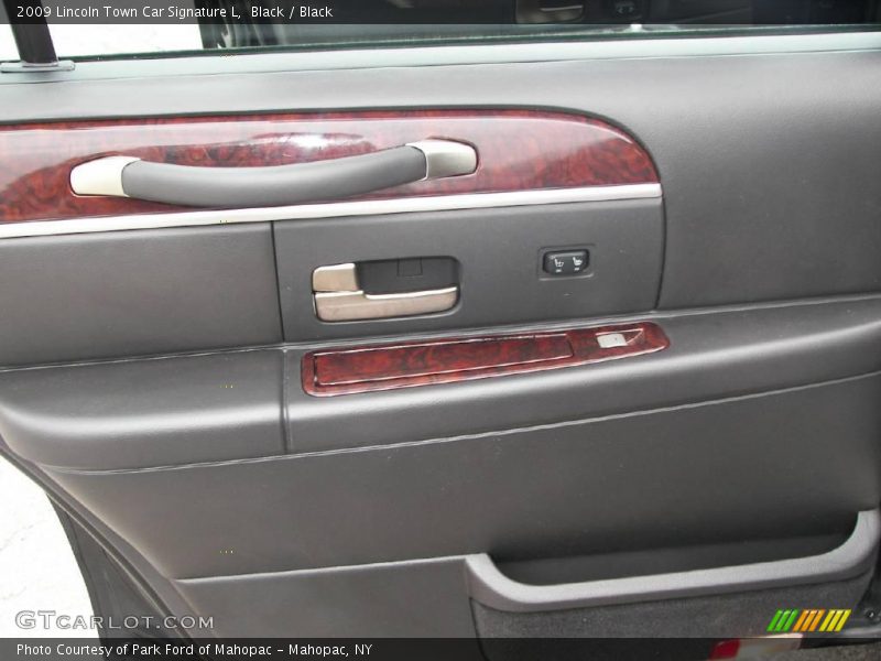 Black / Black 2009 Lincoln Town Car Signature L