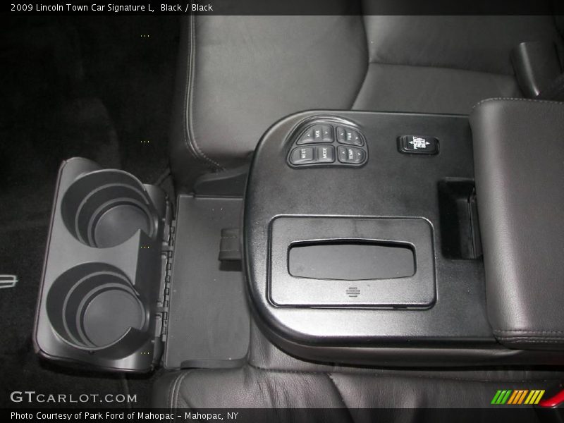 Black / Black 2009 Lincoln Town Car Signature L