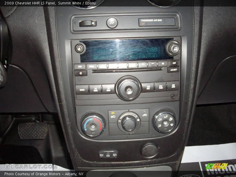 Summit White / Ebony 2009 Chevrolet HHR LS Panel