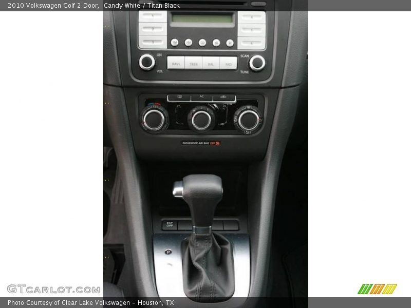 Candy White / Titan Black 2010 Volkswagen Golf 2 Door