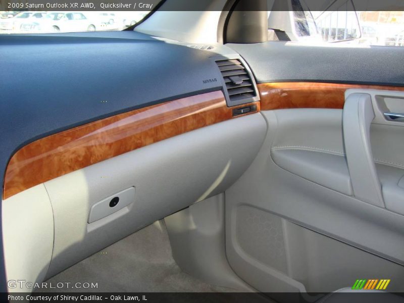 Quicksilver / Gray 2009 Saturn Outlook XR AWD