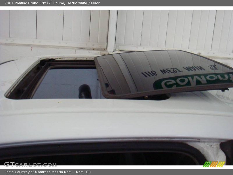 Arctic White / Black 2001 Pontiac Grand Prix GT Coupe