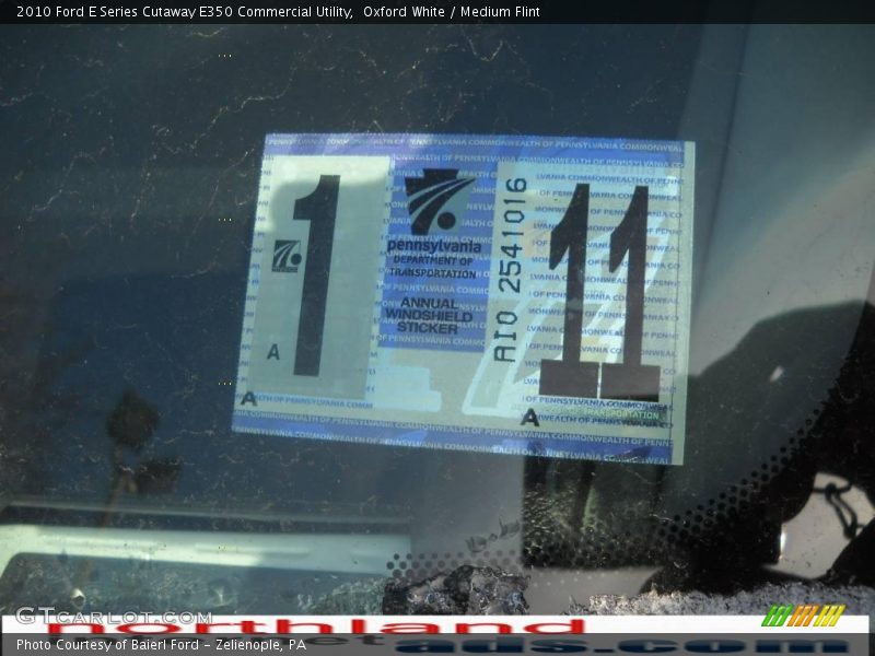 Oxford White / Medium Flint 2010 Ford E Series Cutaway E350 Commercial Utility