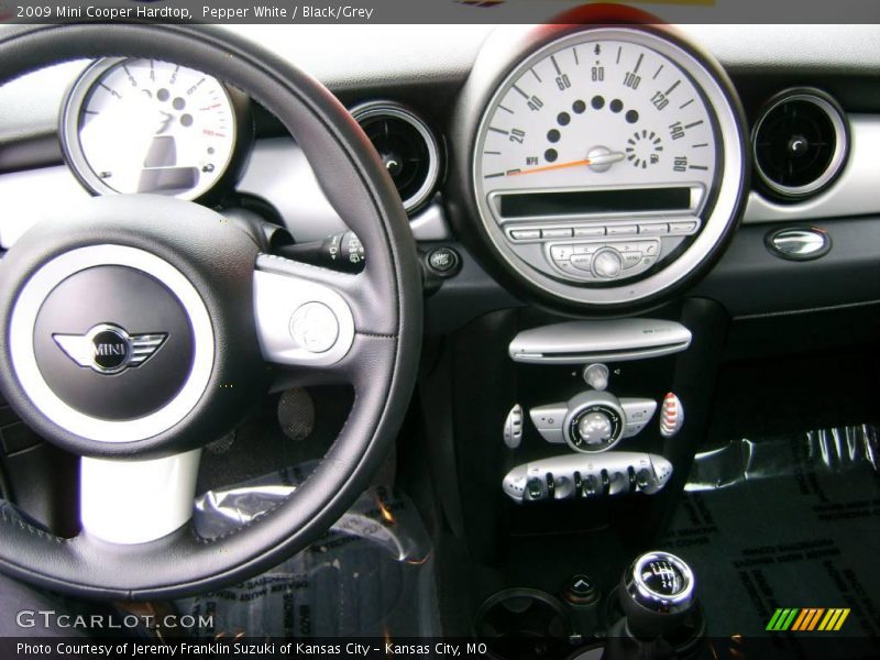 Pepper White / Black/Grey 2009 Mini Cooper Hardtop