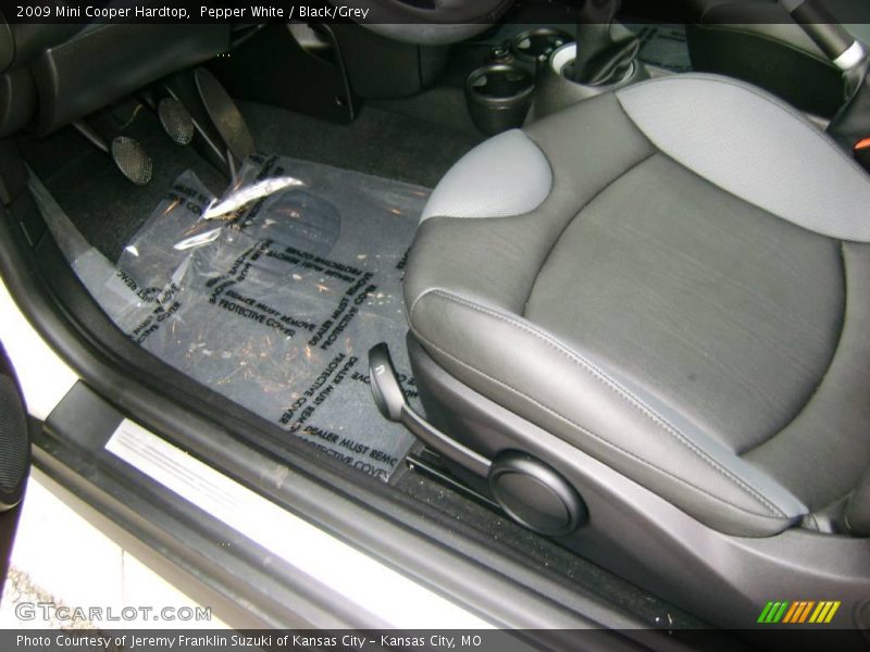 Pepper White / Black/Grey 2009 Mini Cooper Hardtop