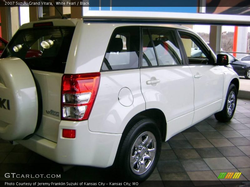White Pearl / Black 2007 Suzuki Grand Vitara