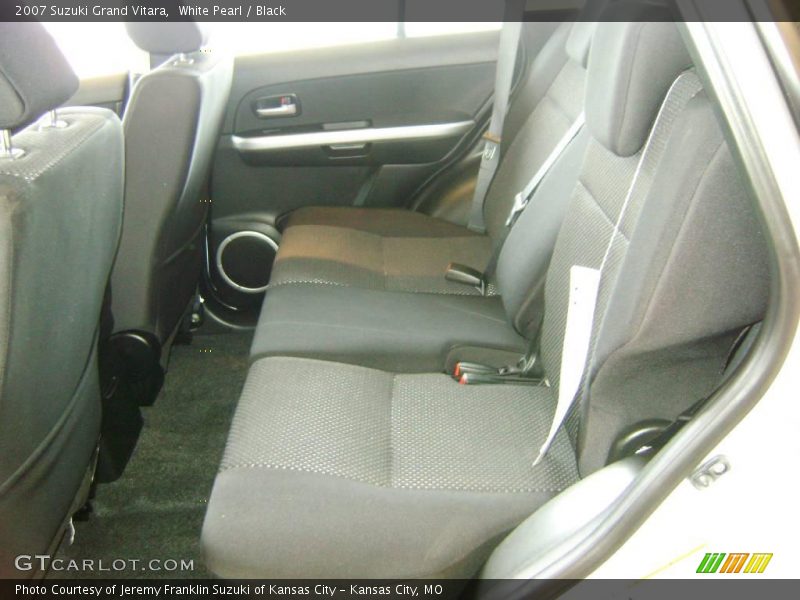 White Pearl / Black 2007 Suzuki Grand Vitara