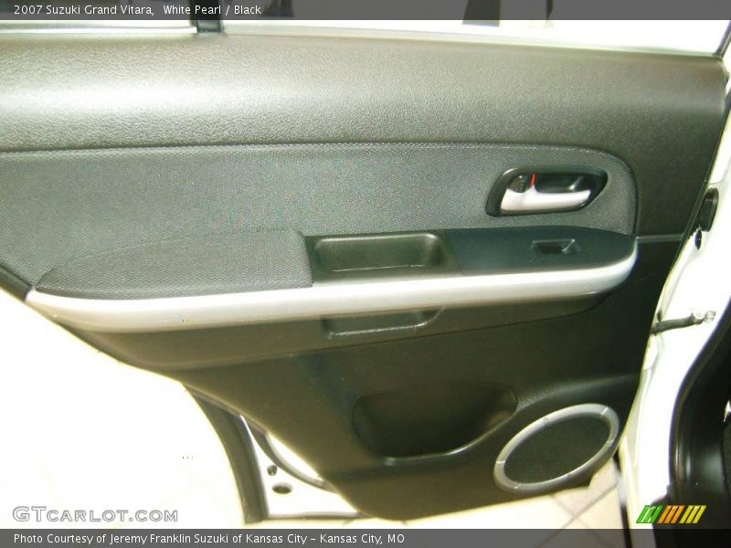 White Pearl / Black 2007 Suzuki Grand Vitara